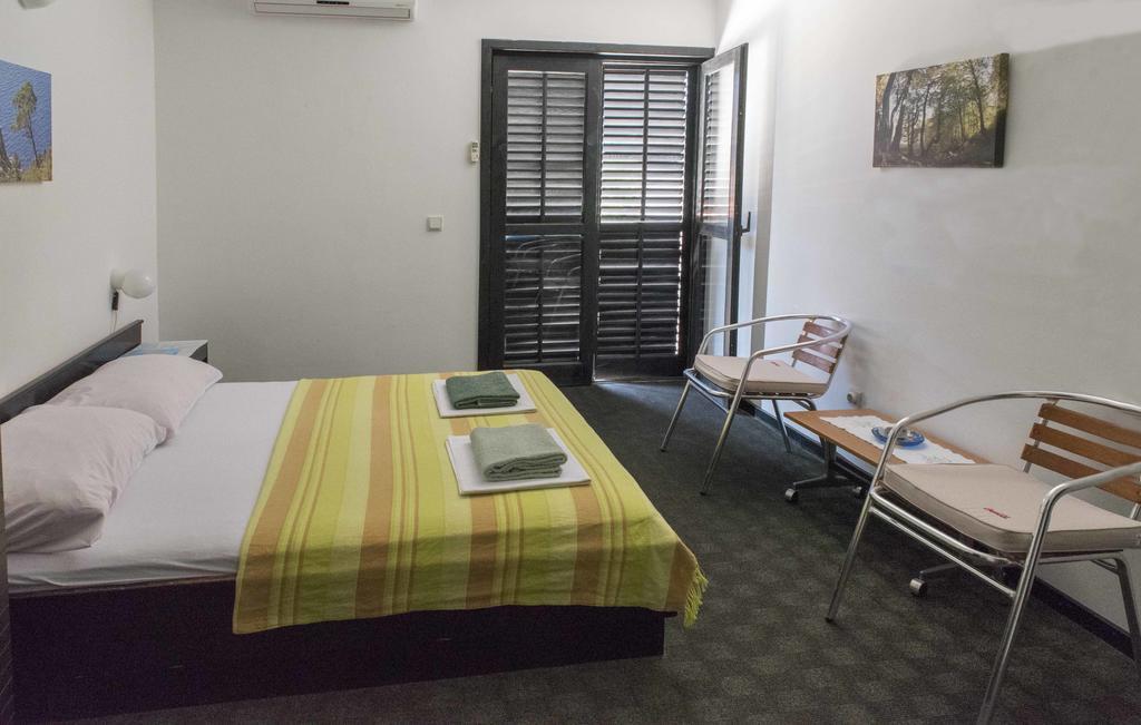 Guest House Alek Врбоска Экстерьер фото